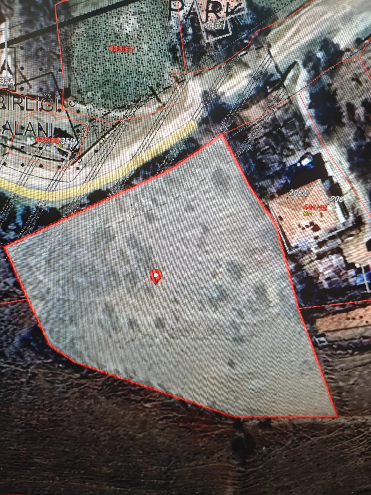 SATILIK KINDAM'DA DAİRE TAKASLI 4300 M2 BAHÇE - 2