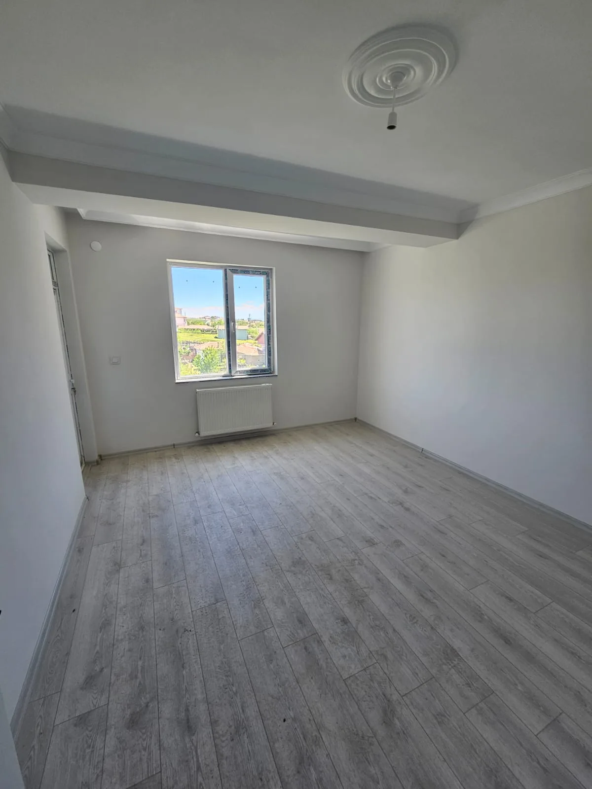 SATILIK SELGAH BULVAR ÜSTÜ GENİŞ ULTRA LÜKS ARAKAT 2+1 SIFIR DAİRE